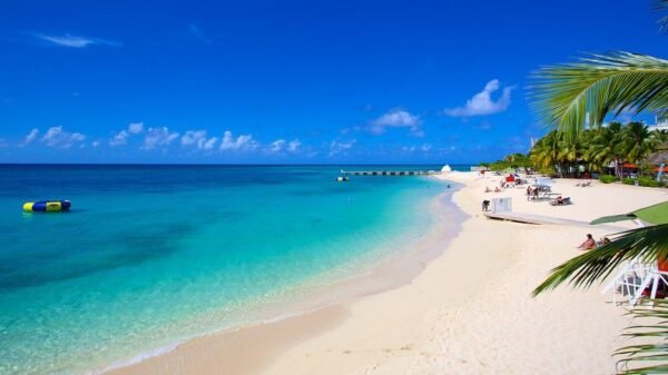 Doctors Cave Beach